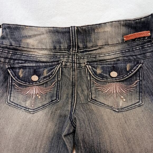 Almost Famous Distressed Jeans Sz 7 Blue Acid Wash Blue Embroidered Pockets Boho - Picture 13 of 16